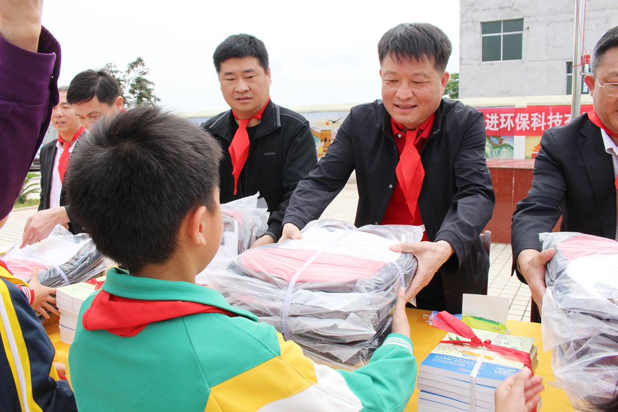拳拳赤子心 悠悠桑梓情 ——廣州市天高集團、江西挺進環?？萍加邢薰緪坌闹鷮W情系鄉梓